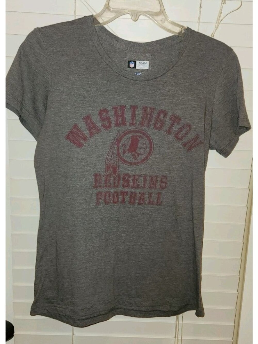 Washington Redskins football Shirt Womens LARGE nfl team apparel..............B2